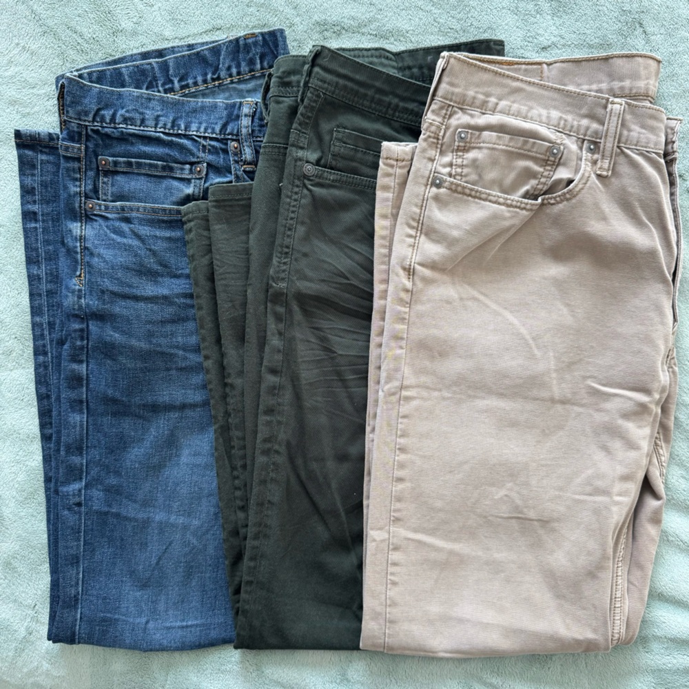 Lot of three 36x32 jeans Levi, Buffalo, GAP